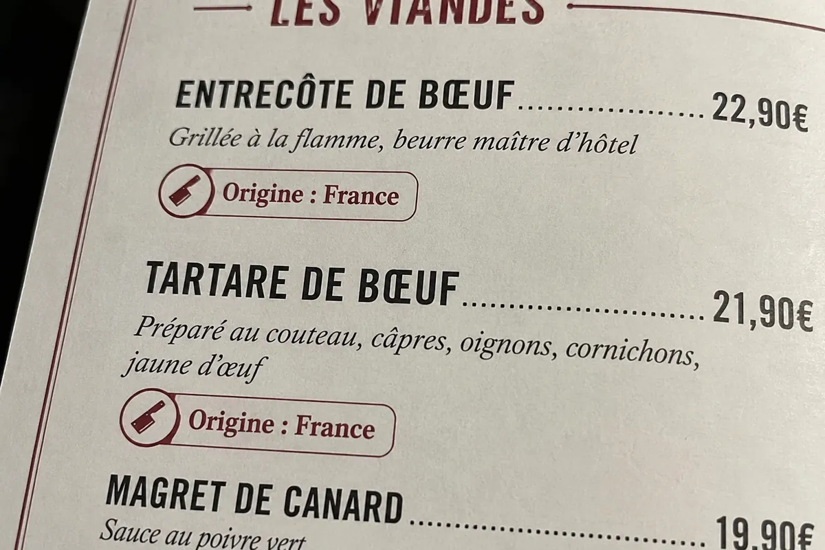 Carte de restaurant papier mentionnant l'origine France des viandes en bas de page